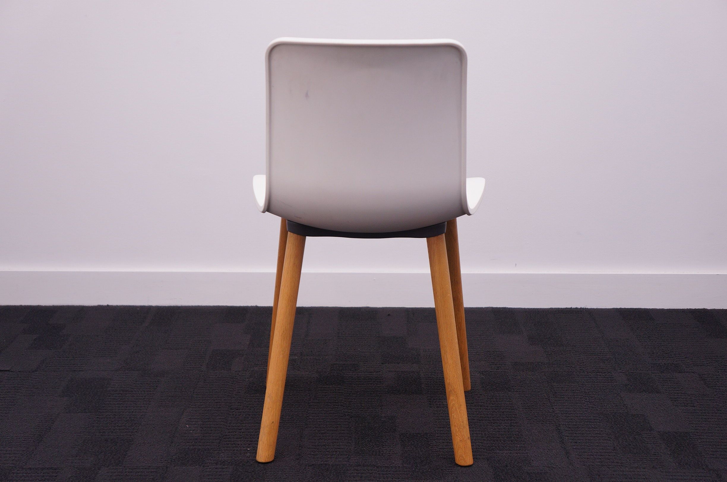 DSC02714 Vitra HAL White with Oak Wooden Legs Designed by Jasper Morrison