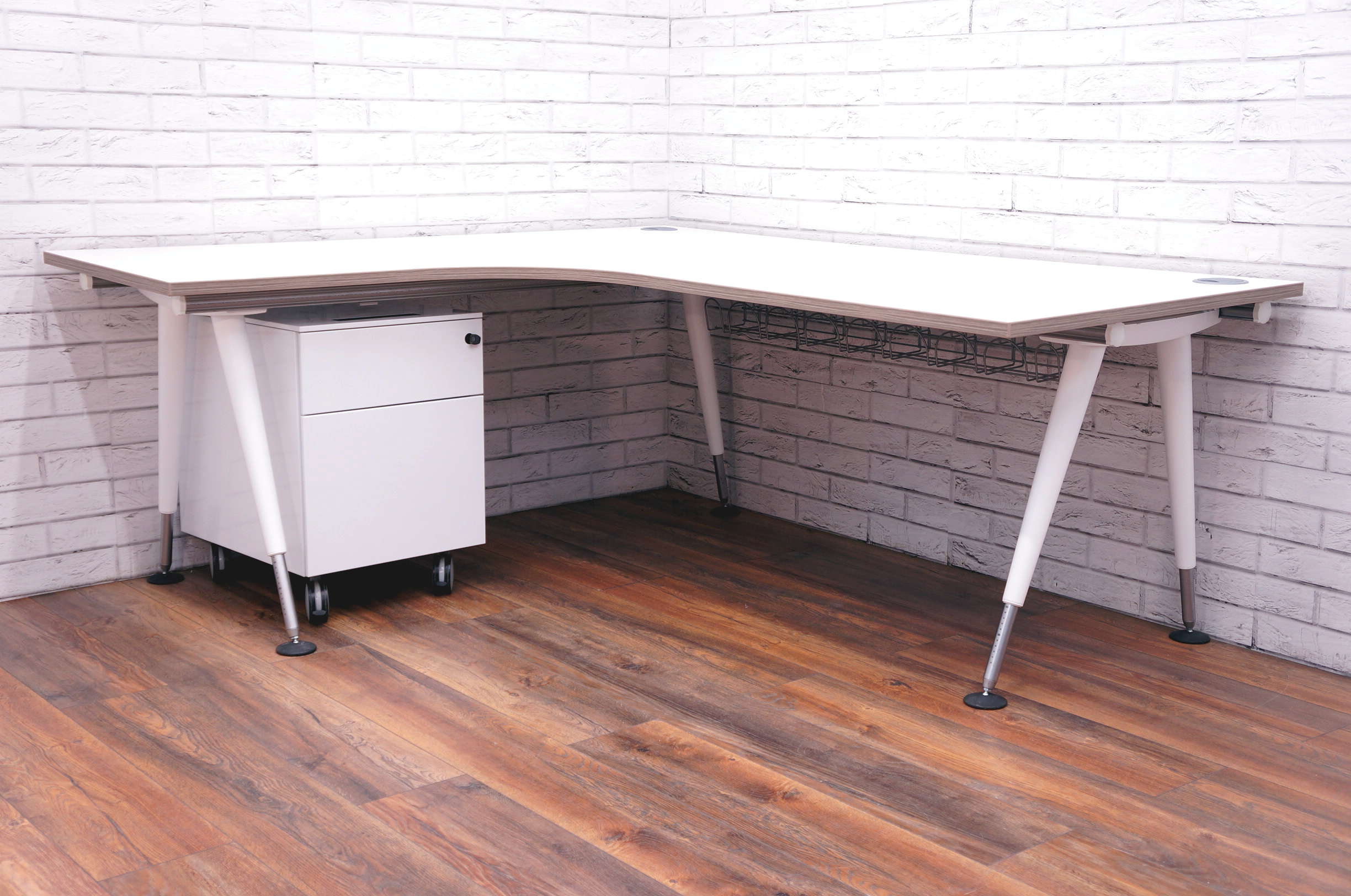 Herman Miller Abak Environments Corner Workstation Single Height Adjustable Tapered Legs Herman Miller Abak Environments Corner Workstation Single Height Adjustable Tapered Legs