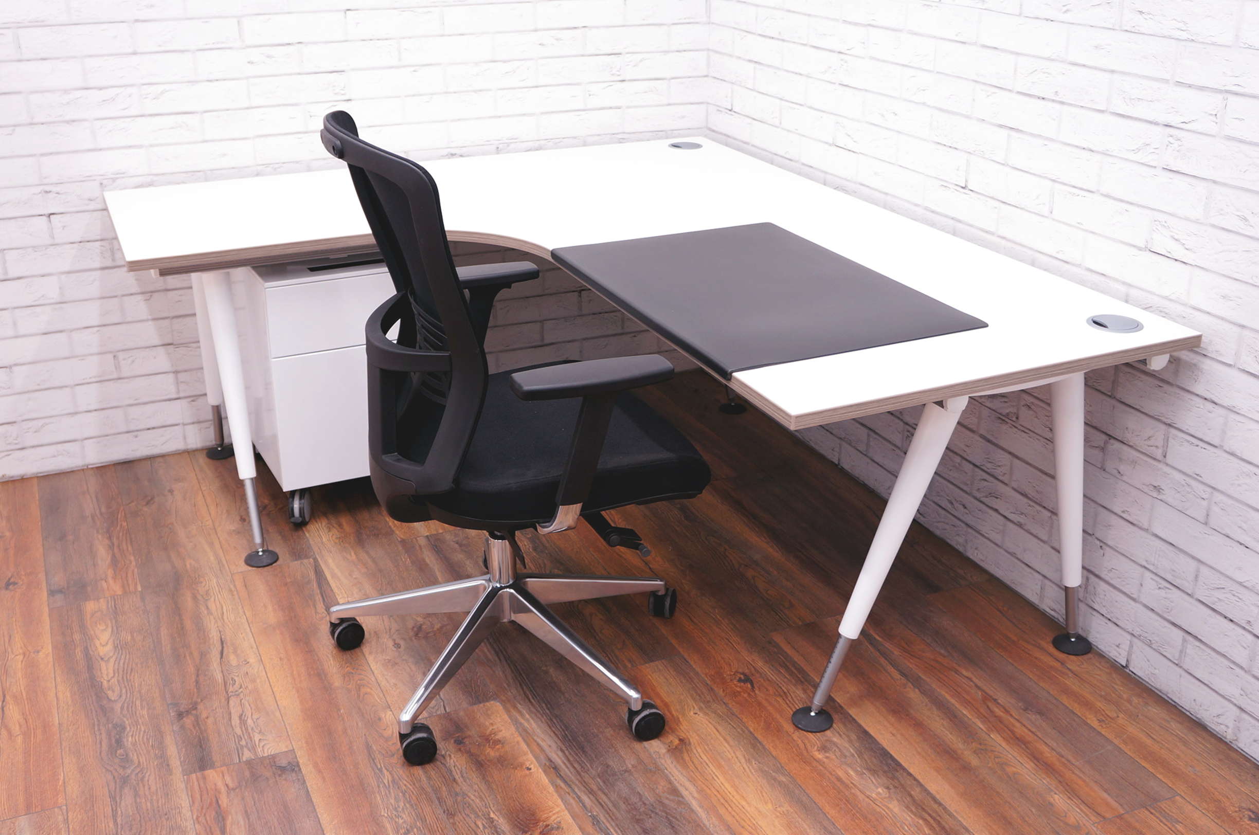 Herman Miller Abak Environments Corner Workstation Single Height Adjustable Tapered Legs Herman Miller Abak Environments Corner Workstation Single Height Adjustable Tapered Legs