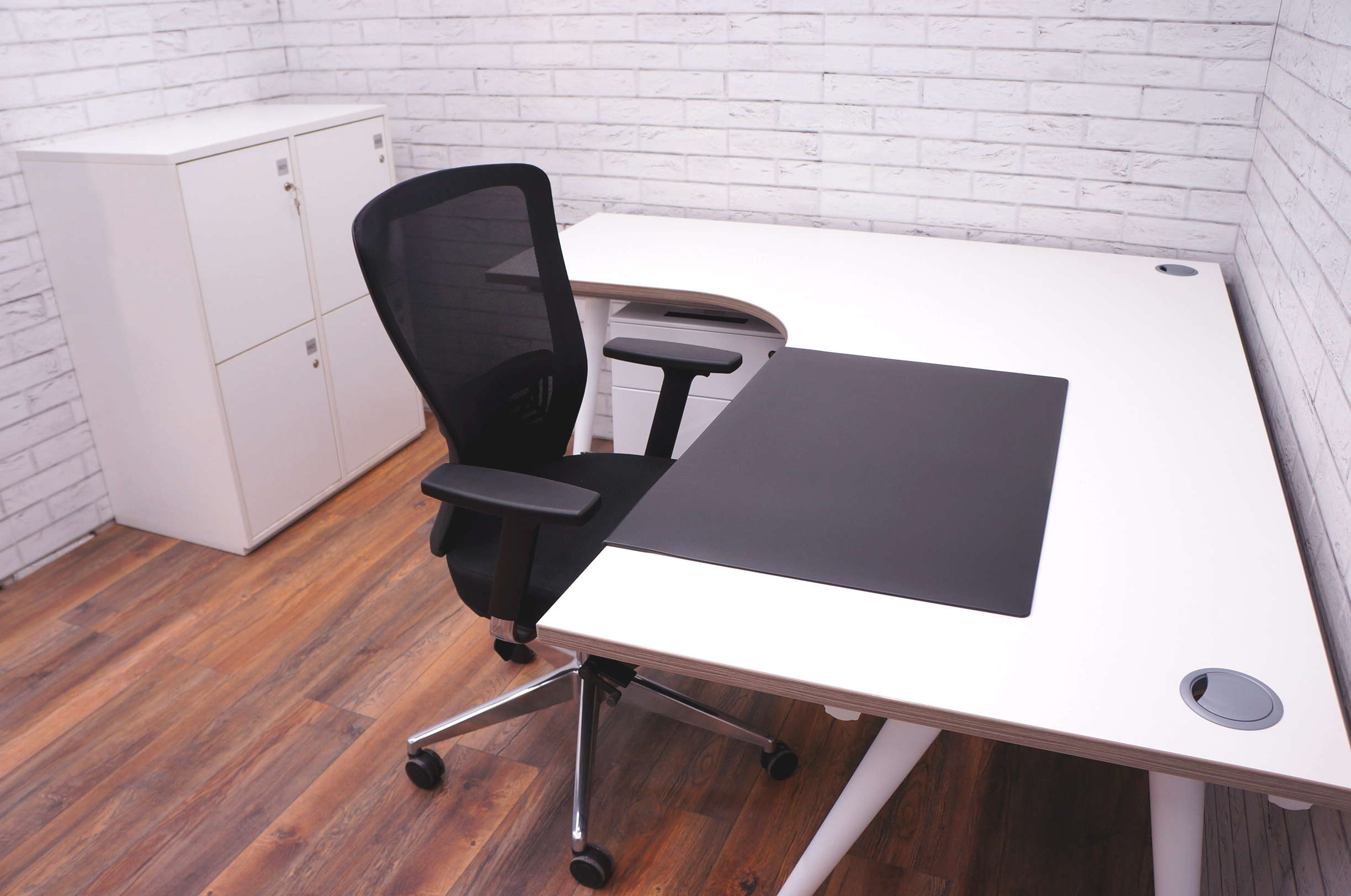 Herman Miller Abak Environments Corner Workstation Single Height Adjustable Tapered Legs Herman Miller Abak Environments Corner Workstation Single Height Adjustable Tapered Legs